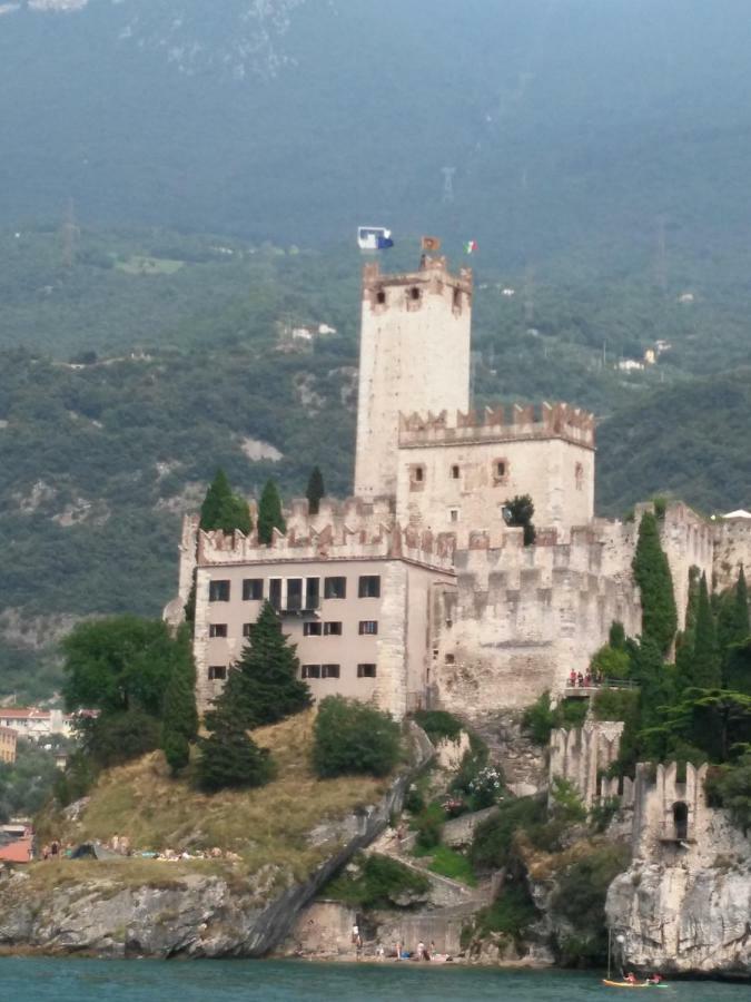 Camera Il Borgo Vicino Al Castello Con Parcheggio Malcesine Buitenkant foto